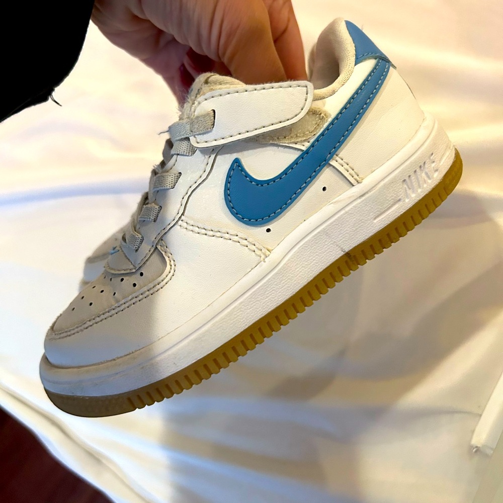 Nike court sneakers with Velcro size 10.5 great condition!